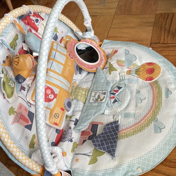 Yookidoo 3-in-1 Urban Baby Gym Lay to Sit-Up Play Mat - Picture 4 of 15